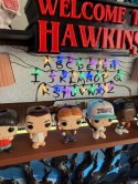 Półka kolekcjonerska LED STRANGER THINGS na figurki Kinder Joy Funko Pop
