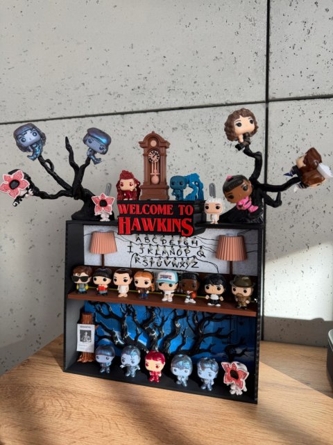Półka kolekcjonerska LED STRANGER THINGS na figurki Kinder Joy Funko Pop