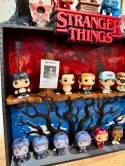 Półka kolekcjonerska STRANGER THINGS na figurki Kinder Joy Funko Pop