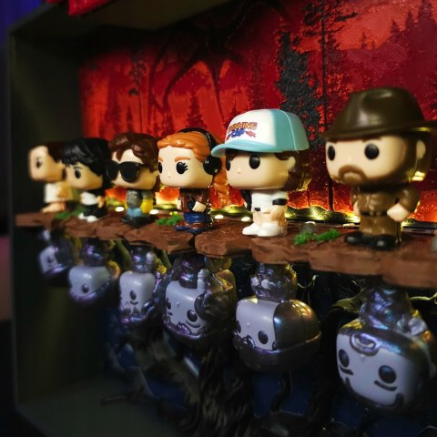 Półka kolekcjonerska LED STRANGER THINGS na figurki Kinder Joy Funko Pop